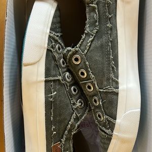 Blowfish canvas shoe